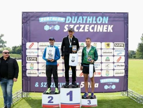 Dekoracja – 2 miejsce w kategorii mężczyzn 30+ Paweł Florek RUNADDICTS/SHIUZ Bydgoszcz TEAM